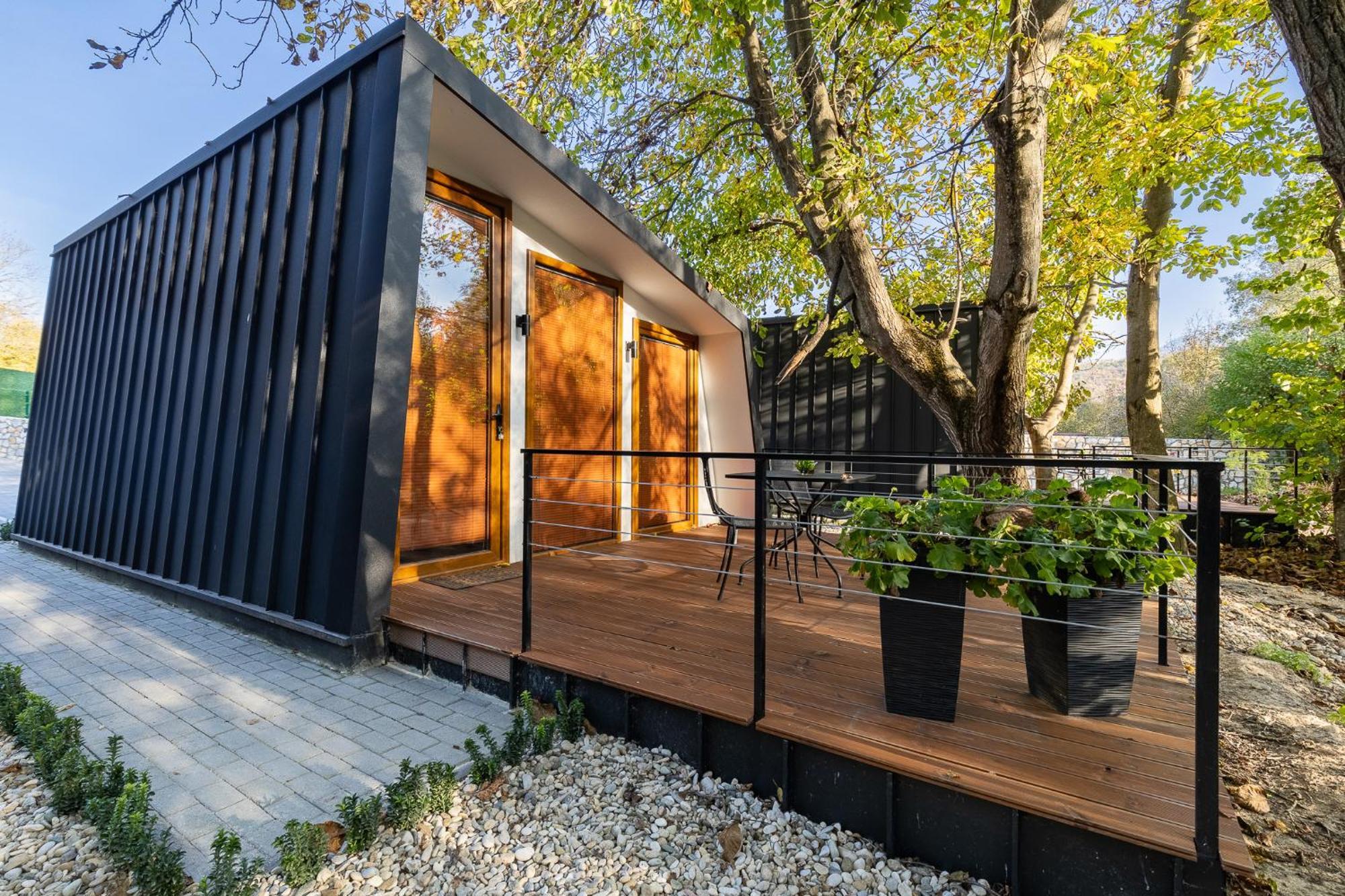 Blisku Do Gradot - Riverfront Luxury Cabins Skopje Exterior foto