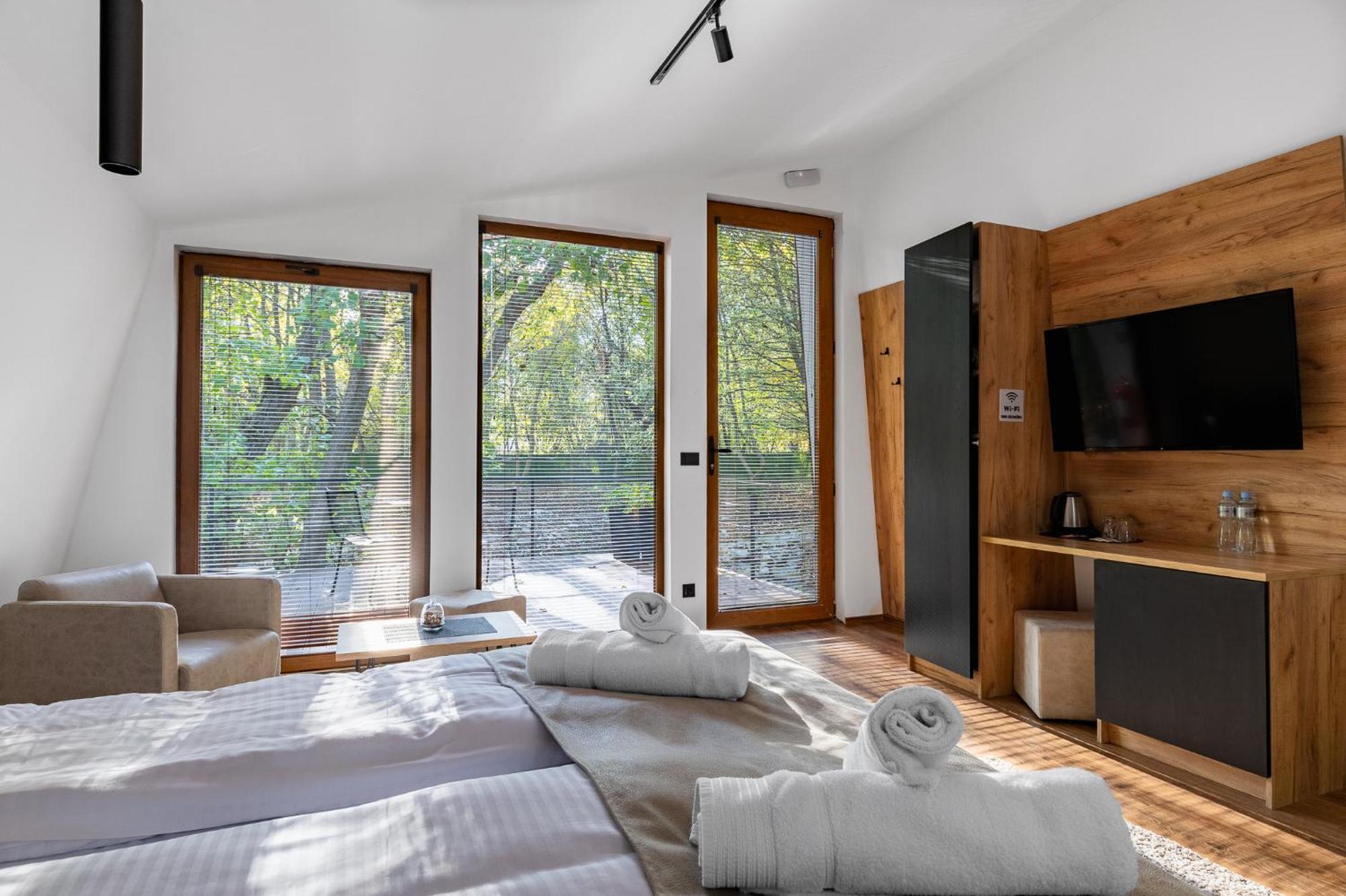 Blisku Do Gradot - Riverfront Luxury Cabins Skopje Exterior foto