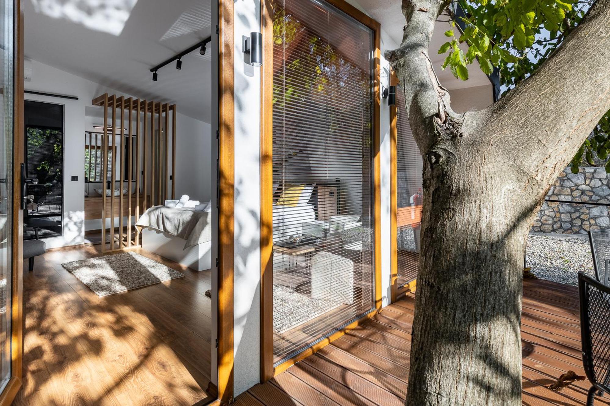 Blisku Do Gradot - Riverfront Luxury Cabins Skopje Exterior foto