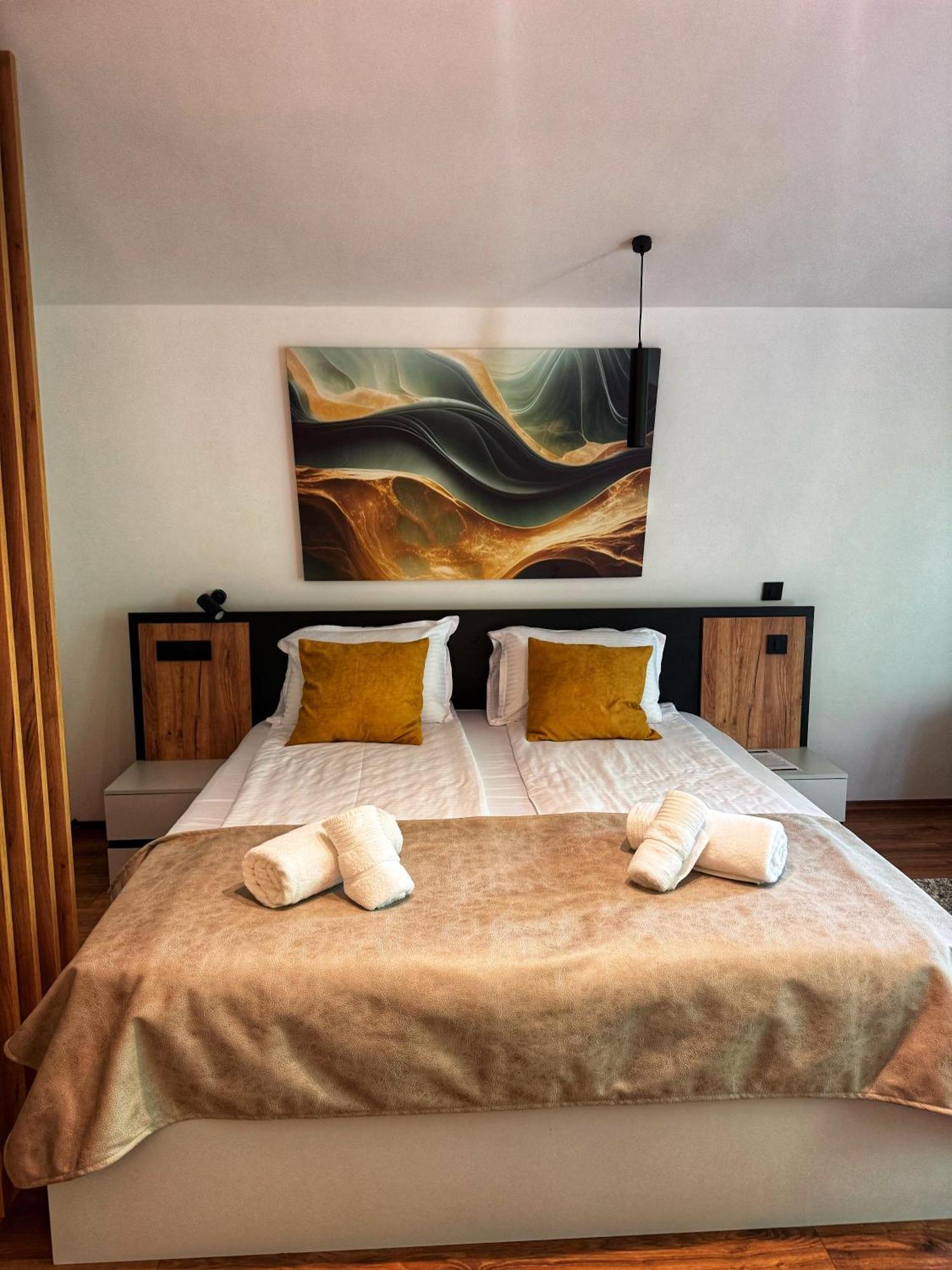 Blisku Do Gradot - Riverfront Luxury Cabins Skopje Exterior foto