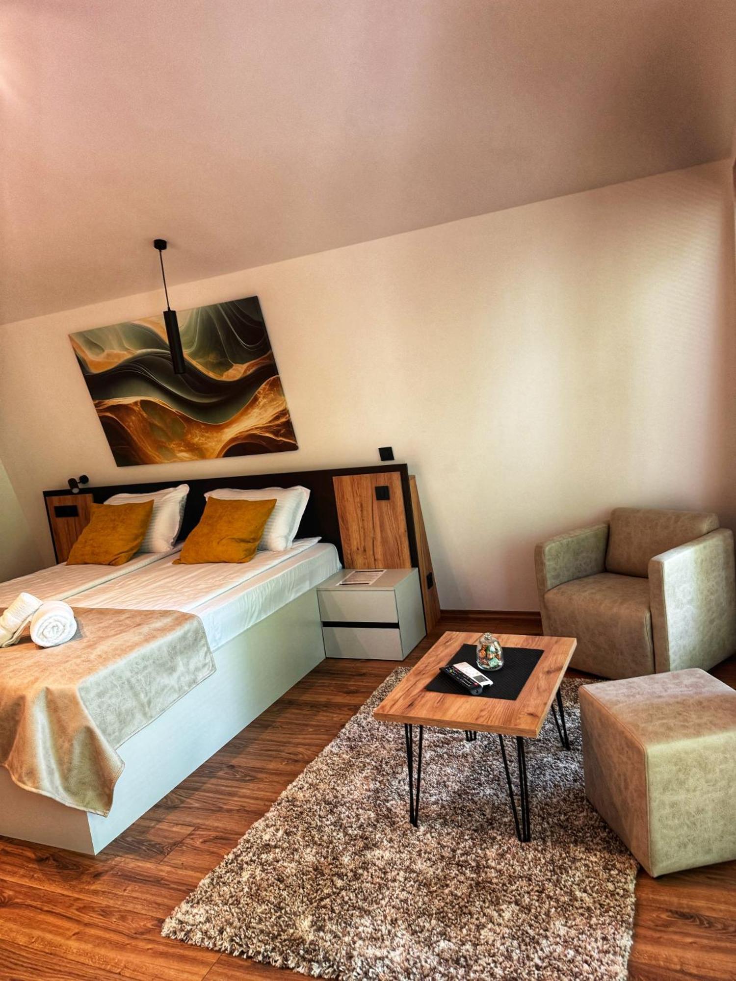Blisku Do Gradot - Riverfront Luxury Cabins Skopje Exterior foto