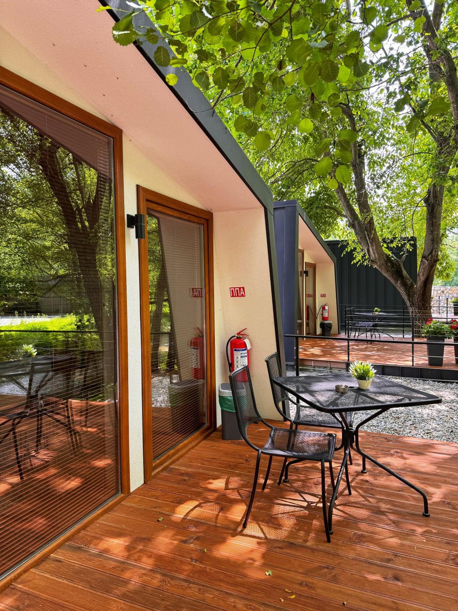 Blisku Do Gradot - Riverfront Luxury Cabins Skopje Exterior foto