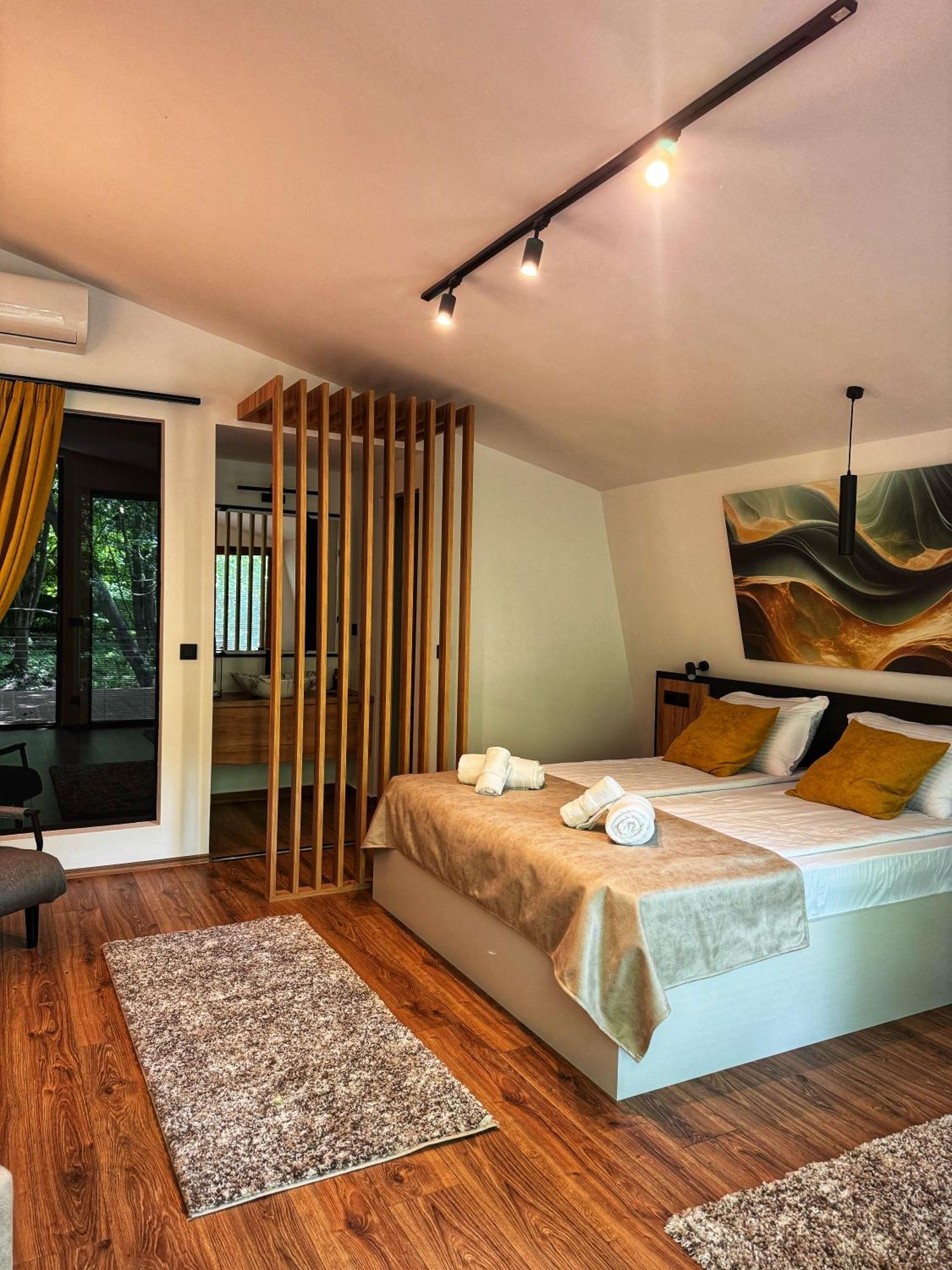 Blisku Do Gradot - Riverfront Luxury Cabins Skopje Exterior foto