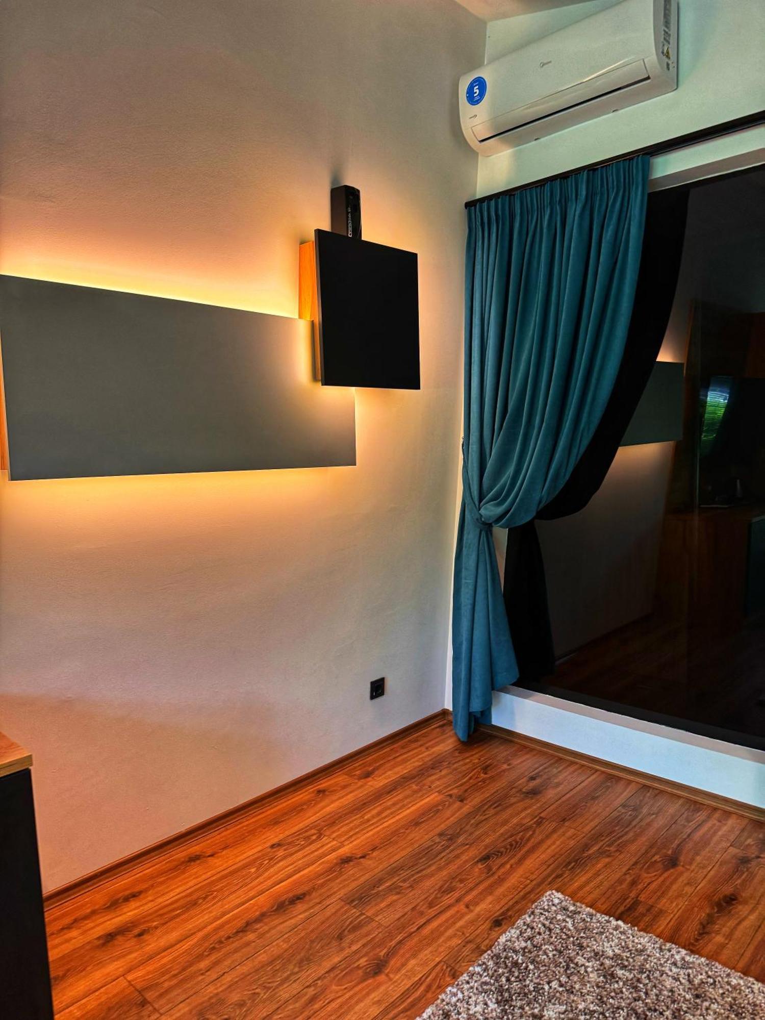 Blisku Do Gradot - Riverfront Luxury Cabins Skopje Exterior foto
