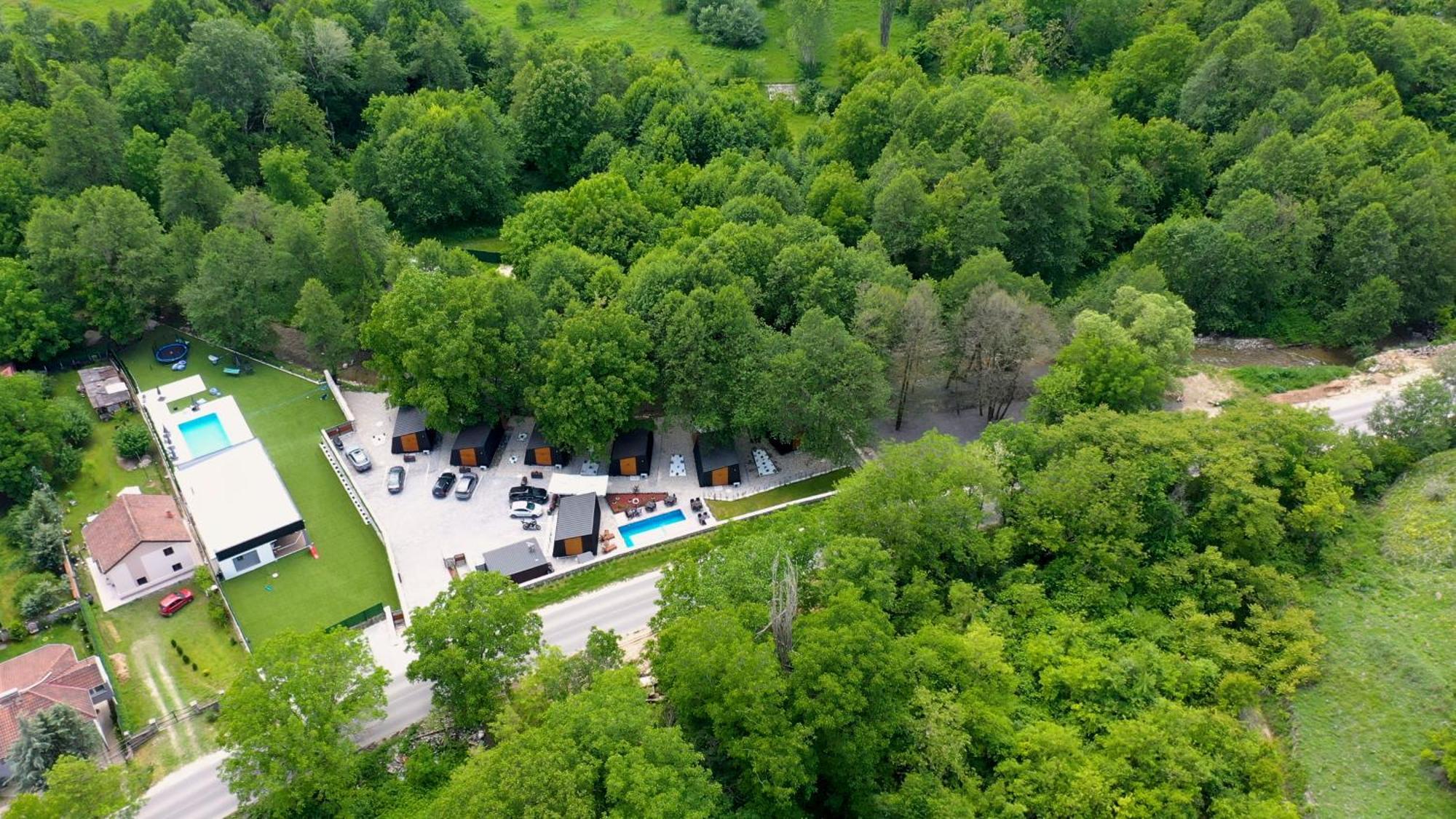 Blisku Do Gradot - Riverfront Luxury Cabins Skopje Exterior foto