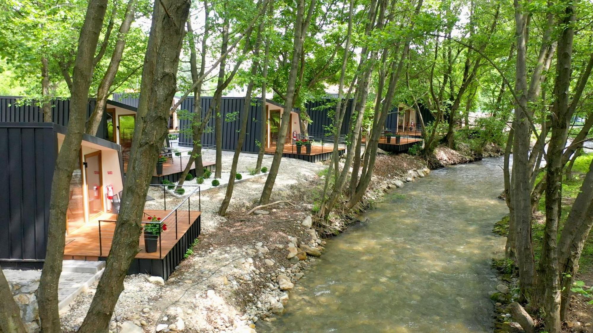 Blisku Do Gradot - Riverfront Luxury Cabins Skopje Exterior foto