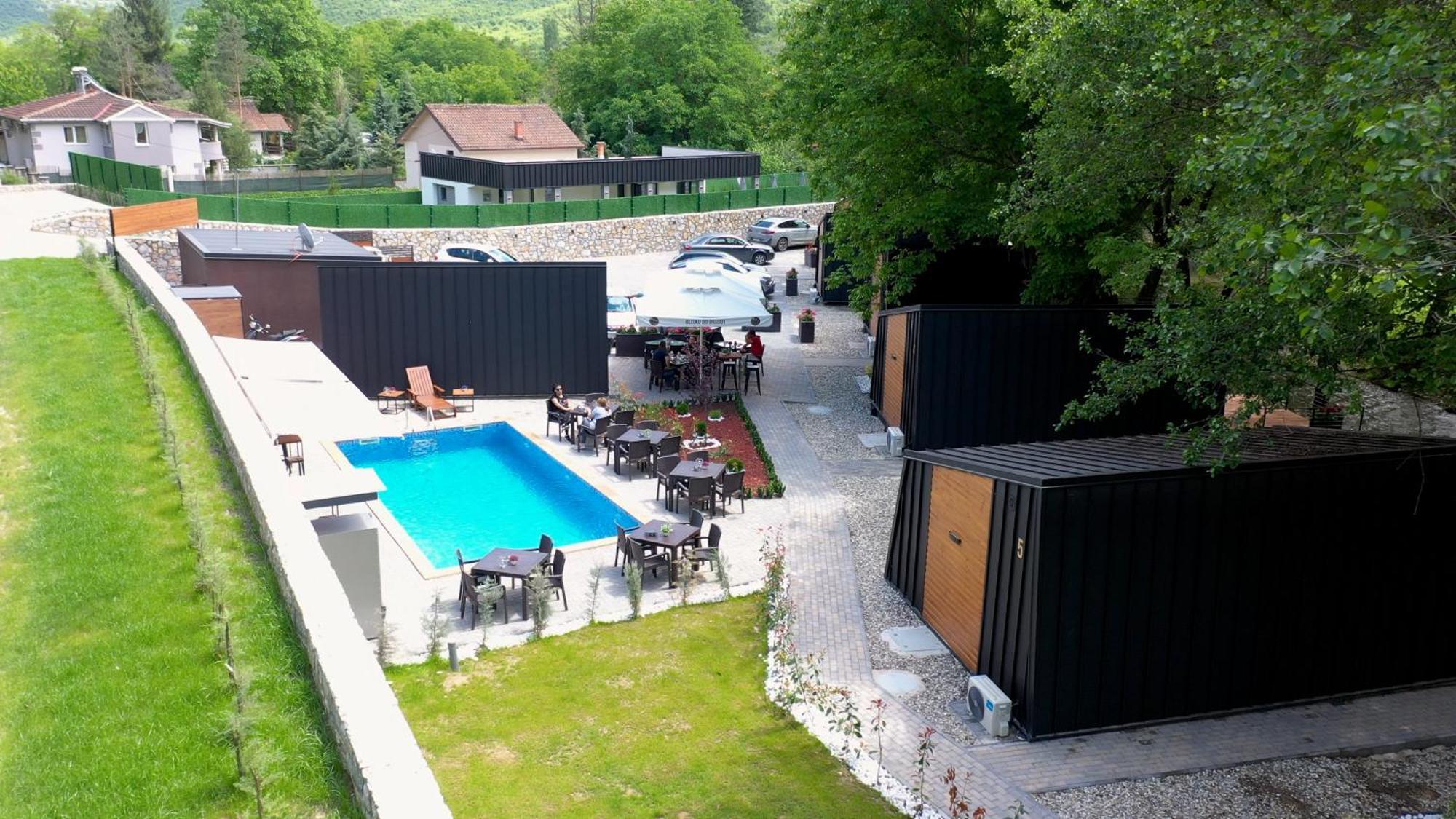 Blisku Do Gradot - Riverfront Luxury Cabins Skopje Exterior foto