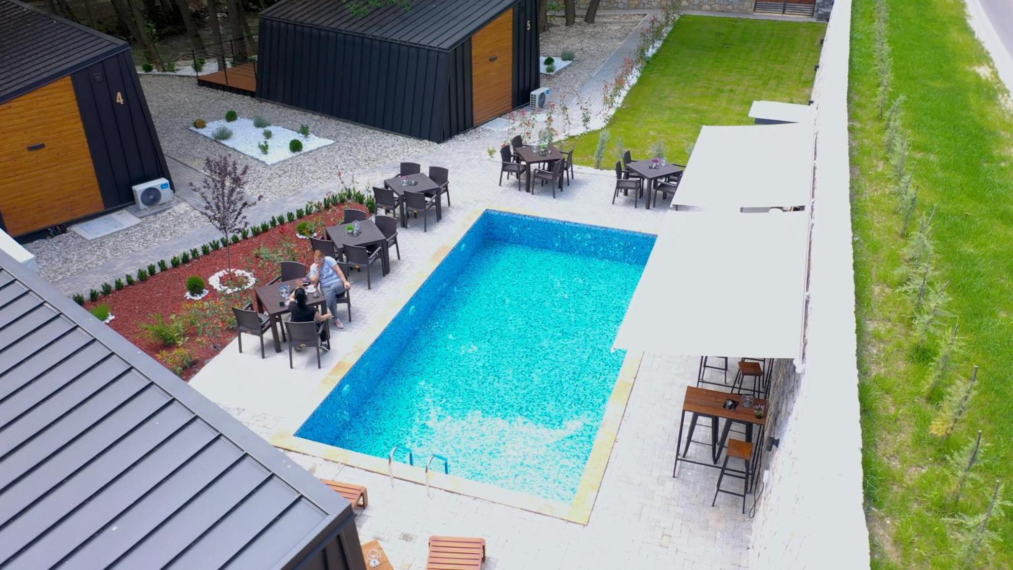 Blisku Do Gradot - Riverfront Luxury Cabins Skopje Exterior foto