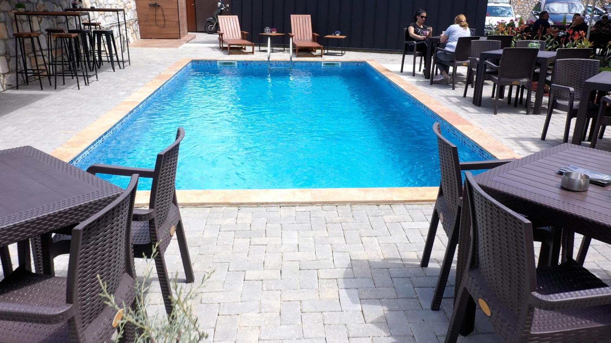 Blisku Do Gradot - Riverfront Luxury Cabins Skopje Exterior foto