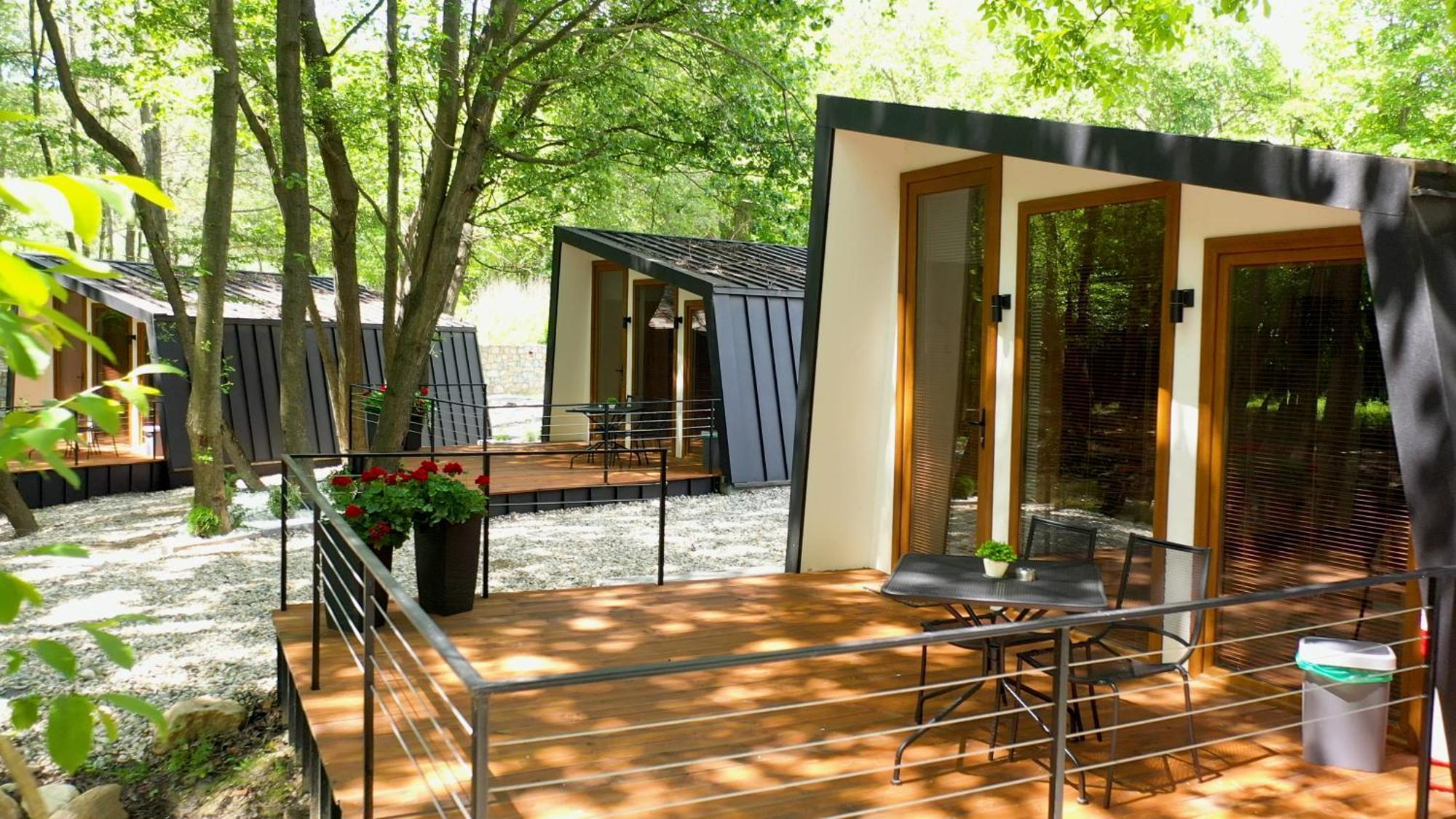Blisku Do Gradot - Riverfront Luxury Cabins Skopje Exterior foto