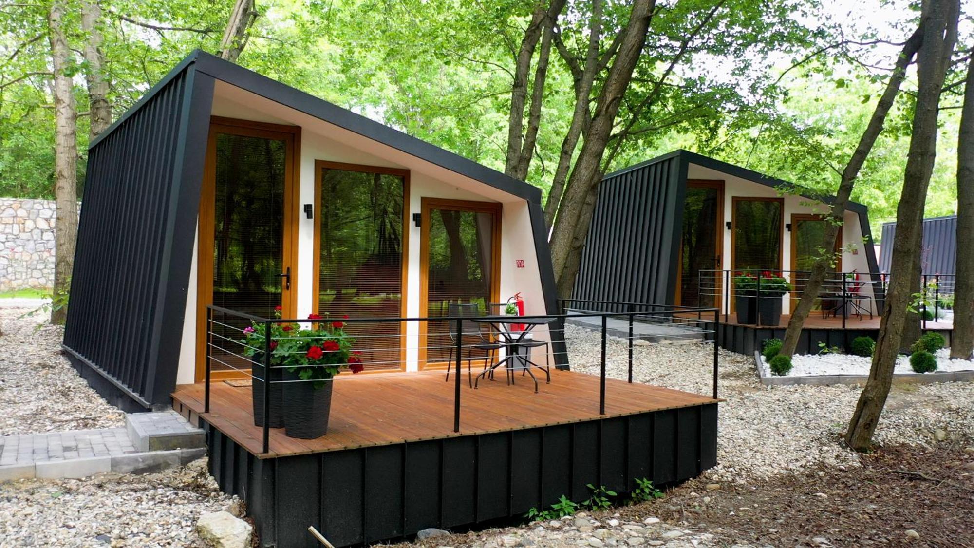 Blisku Do Gradot - Riverfront Luxury Cabins Skopje Exterior foto