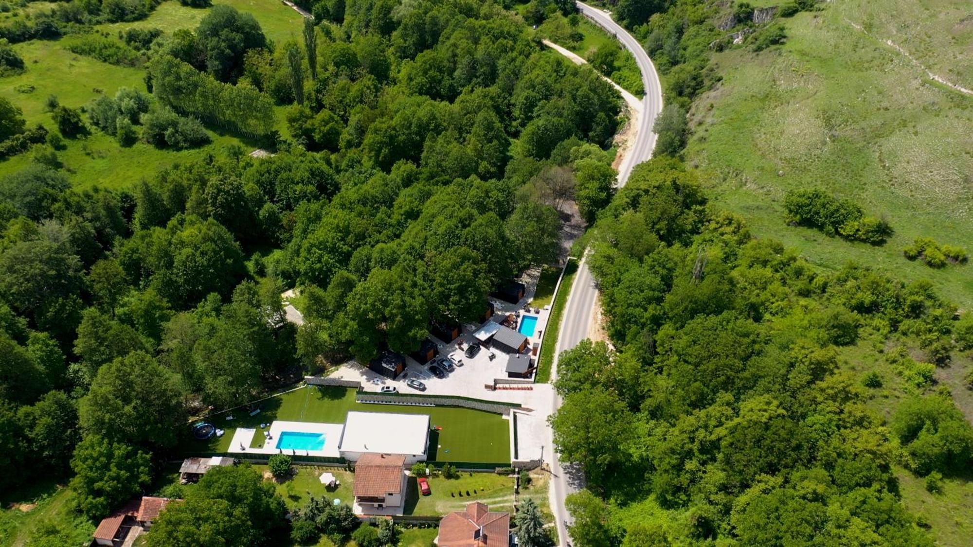 Blisku Do Gradot - Riverfront Luxury Cabins Skopje Exterior foto