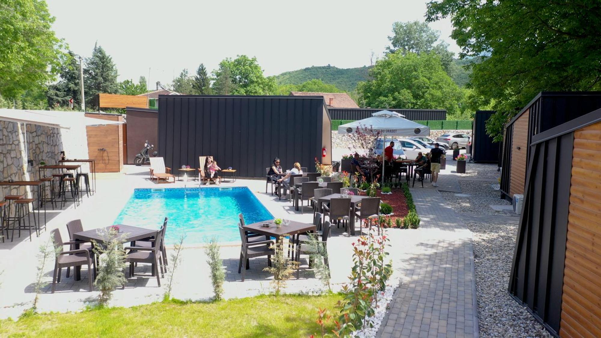 Blisku Do Gradot - Riverfront Luxury Cabins Skopje Exterior foto