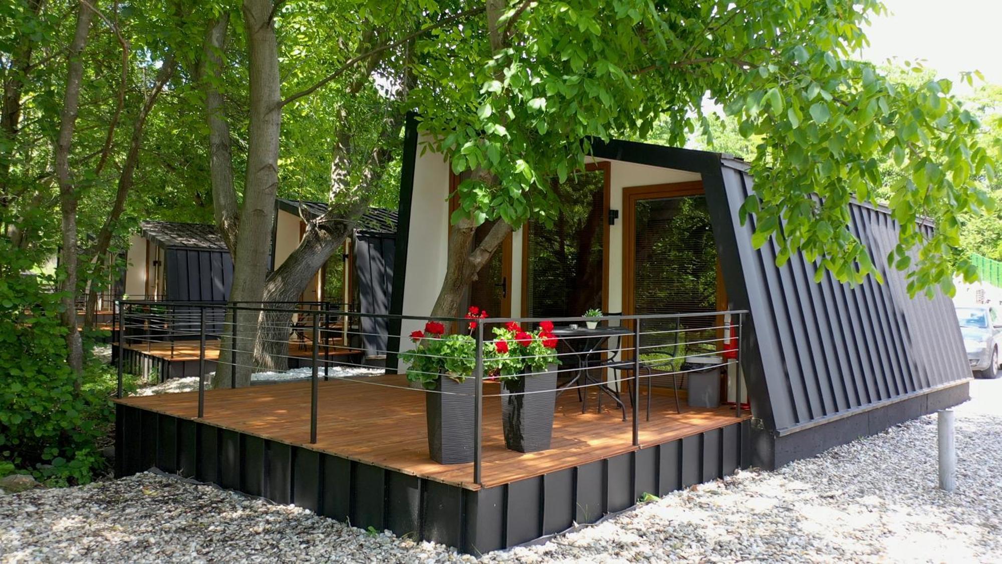 Blisku Do Gradot - Riverfront Luxury Cabins Skopje Exterior foto