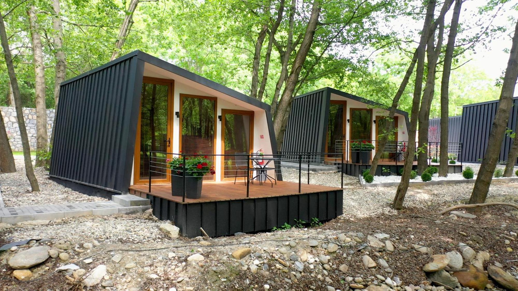 Blisku Do Gradot - Riverfront Luxury Cabins Skopje Exterior foto