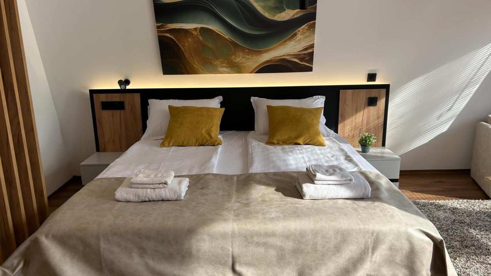 Blisku Do Gradot - Riverfront Luxury Cabins Skopje Exterior foto